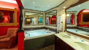 Classic Suite, Hot Tub | Private spa tub