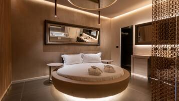 Suite, Hot Tub (Elegance) | 1 bedroom, minibar, in-room safe, desk