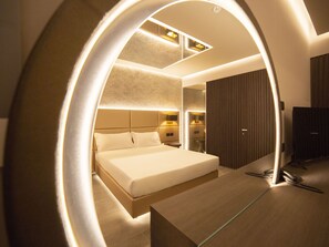 Habitació doble Comfort | Minibar, caixa forta a l'habitació, escriptori i cortines opaques 