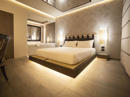 Comfort Double Room, Hot Tub (Elegance) | 1 bedroom, minibar, in-room safe, desk