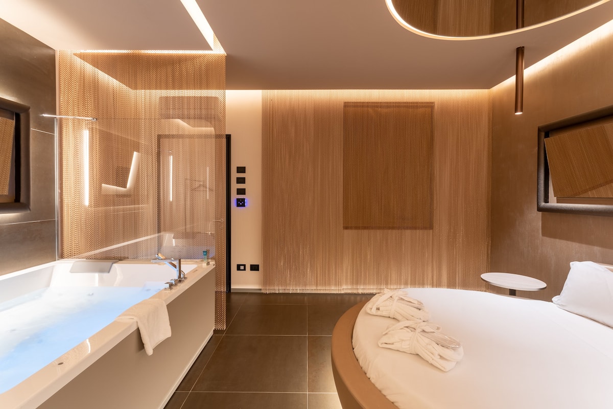 Suite, Hot Tub (Elegance) | 1 bedroom, minibar, in-room safe, desk