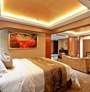 總統套房 | 客房內保險箱、書桌、遮光布/窗簾、熨斗/熨衣板