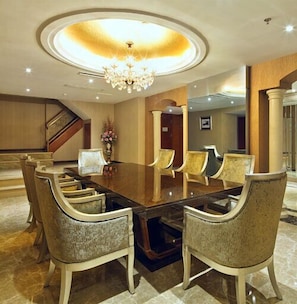 Presidential Suite | In-room dining - CHENGDU SERENGETI HOTEL (Chengdu)