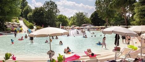 4 個室外泳池;泳池傘、躺椅