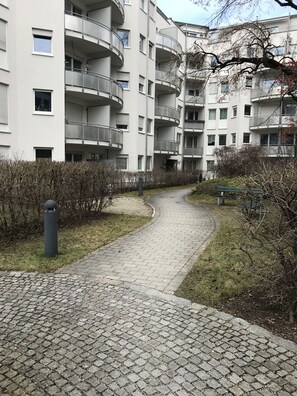 Front of property - KN KAHTAN BOARDING HOUSE (Munich)