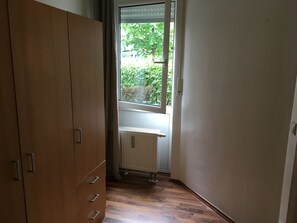 Comfort-Apartment, 2 Schlafzimmer | 2 Schlafzimmer, hochwertige Bettwaren, Pillowtop-Betten, Minibar