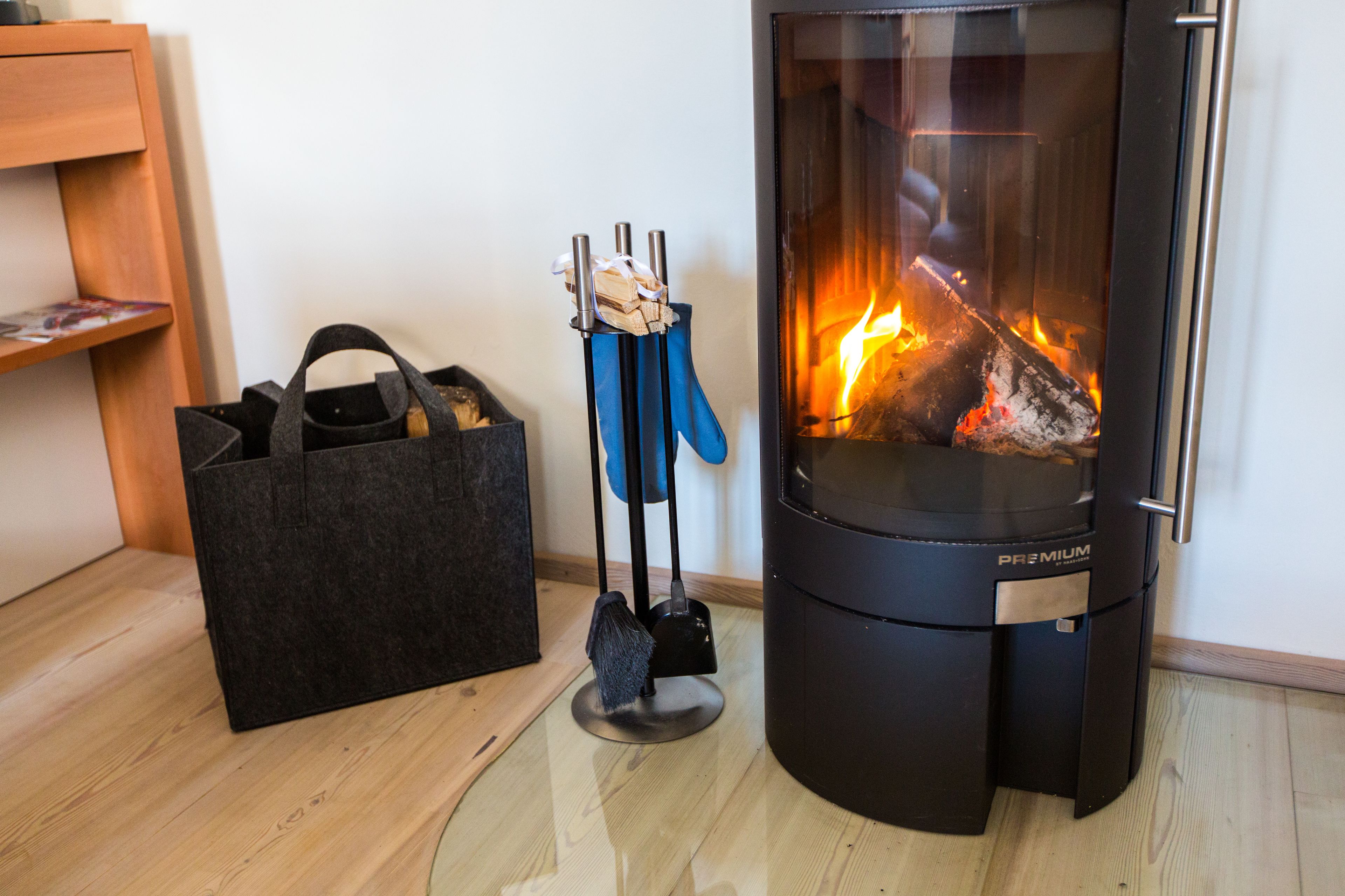 Superior-Studiosuite, Kamin, Seeblick | Zimmerausstattung
