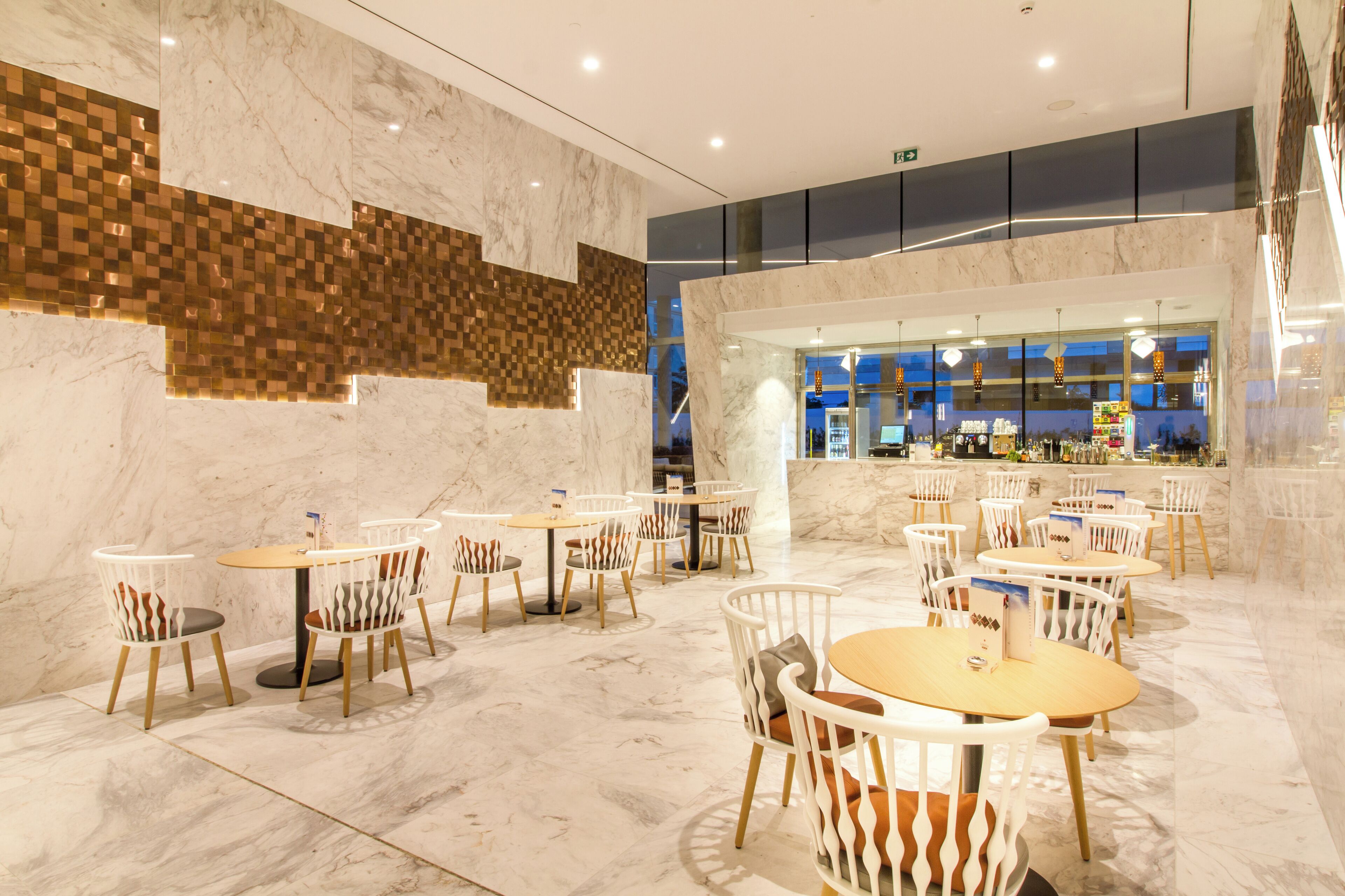 Lobby-lounge