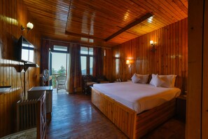 Suite | Minibar, in-room safe, desk, blackout drapes - Mint Tarika Resort (Kandaghat)
