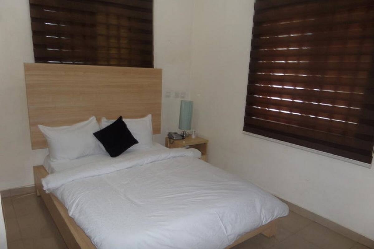 6 bedrooms