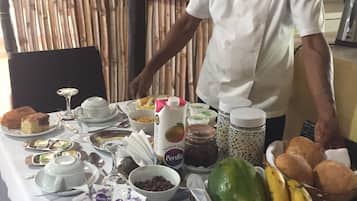 Free daily buffet breakfast