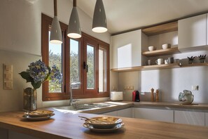 Villa Premium, 4 chambres, vue mer (Dimitra) | Fer et planche à repasser, Wi-Fi gratuit, draps fournis