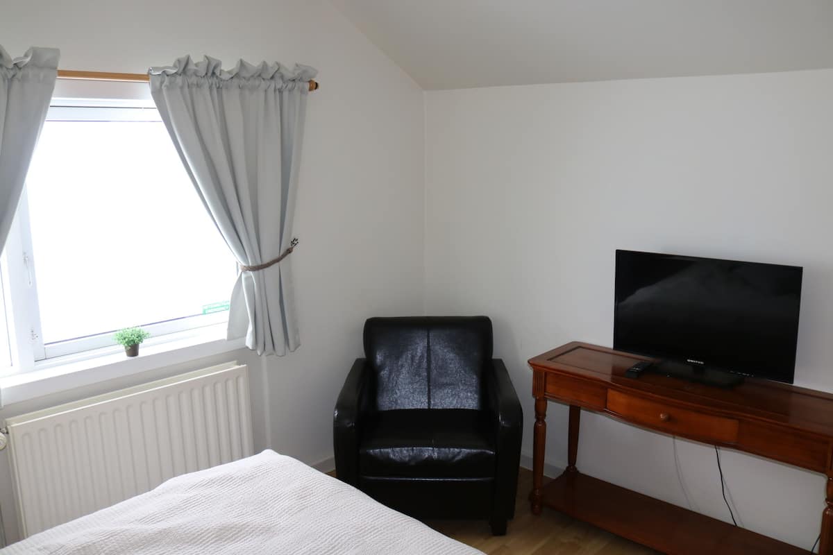 Single Room, Shared Bathroom | Free WiFi, bed sheets