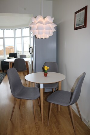 In-room dining - Guesthouse Lyngholt (Langanesbyggð)
