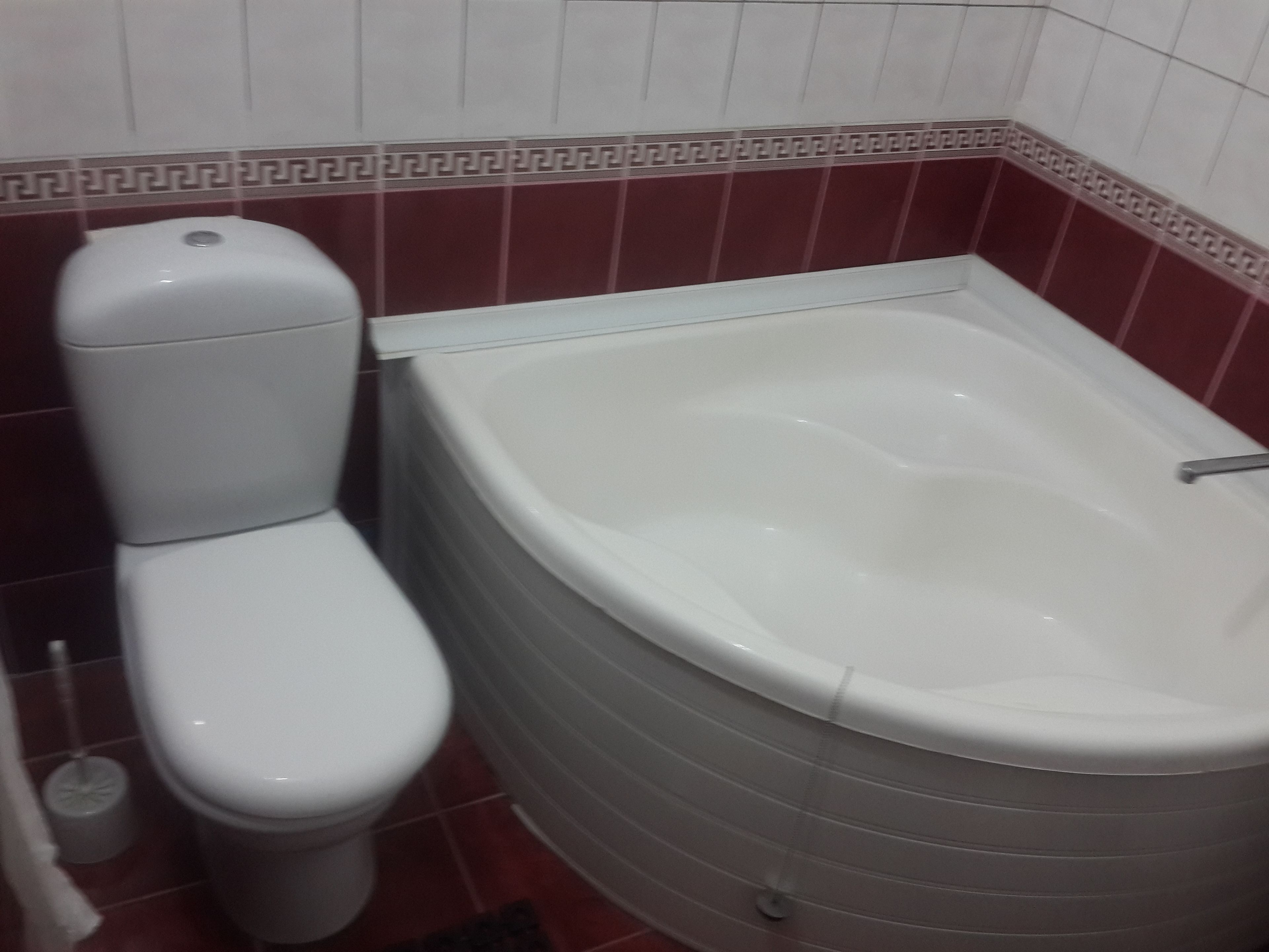 standard single room | bathroom | bathtub, free toiletries, hair dryer, slippers