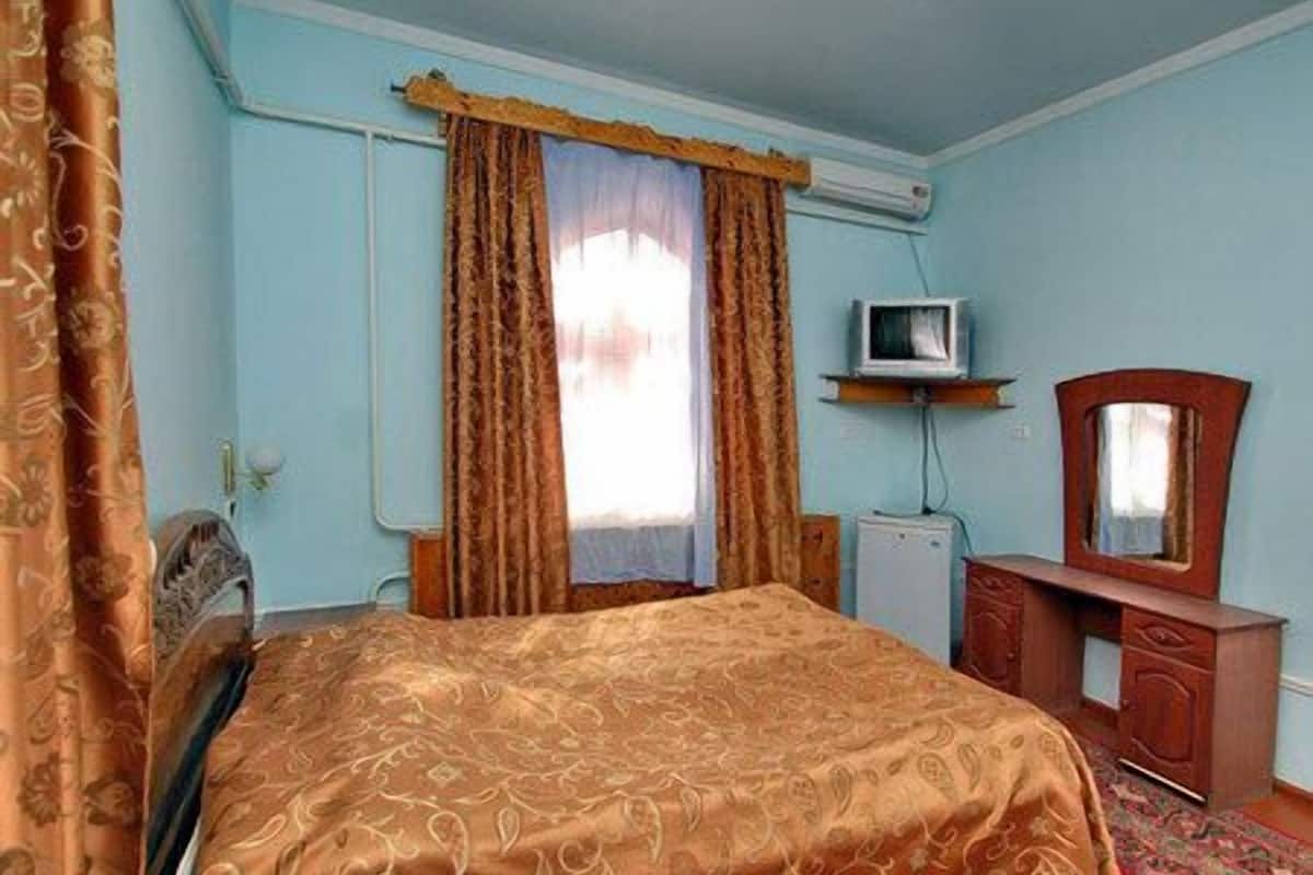 standard double room | minibar, in-room safe, desk, soundproofing