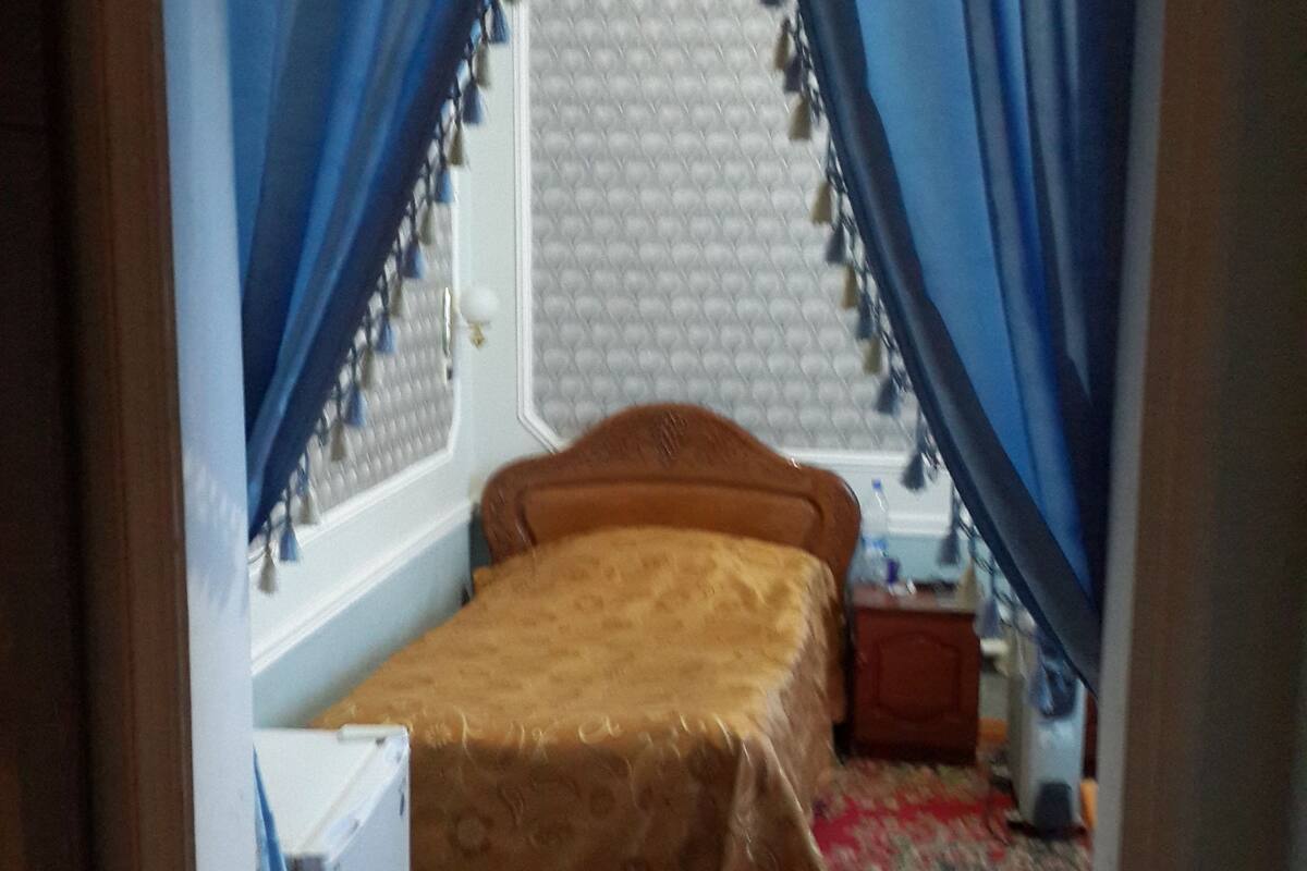 deluxe single room | minibar, in-room safe, desk, soundproofing