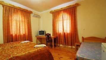 Standard Triple Room | In-room safe, desk, free cribs/infant beds, free WiFi