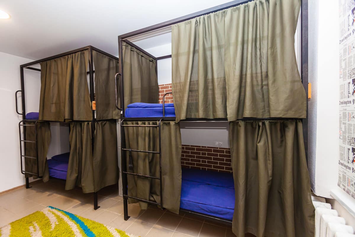 Sovsal - sovsal (män och kvinnor) (4 beds) | Värdeförvaringsskåp på rummet, ljudisolering och strykjärn/strykbräda