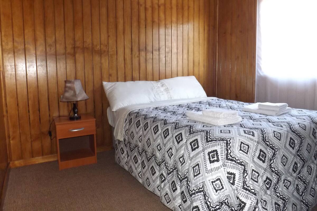 2 bedrooms, blackout drapes, WiFi (free), individually furnished