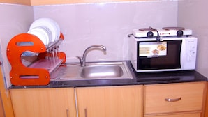 Kühlschrank, Mikrowelle, Ofen, Wasserkocher