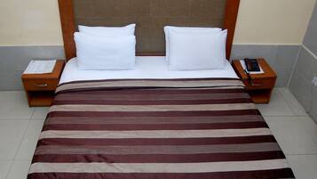 Apartment, 1 Bedroom, Accessible, Smoking | 1 bedroom, in-room safe, iron/ironing board, free WiFi