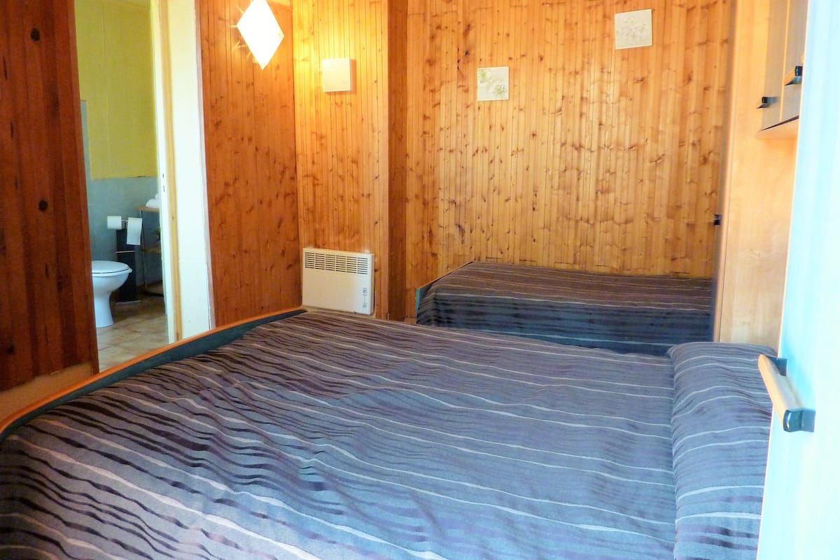 Quarto triplo standard | Escrivaninha, berços, camas extras/dobráveis (sobretaxa)