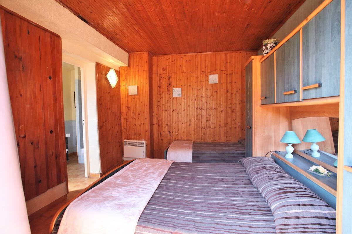 Standard Double Room | Desk, cribs/infant beds, rollaway beds (surcharge), WiFi (free)