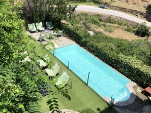 Een bureau, babybedden, extra bedden (toeslag), gratis wifi