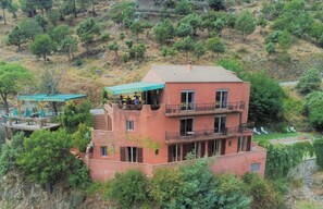 Skrivbord, barnsängar, extrasängar och gratis wi-fi