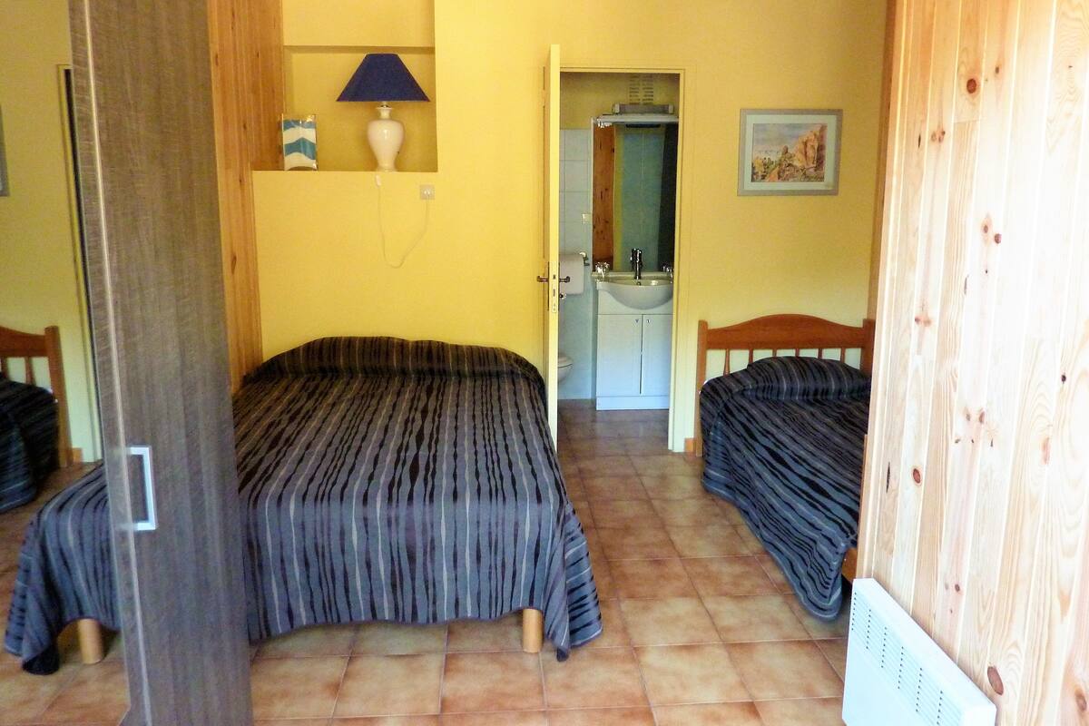 Standard Triple Room | Desk, cribs/infant beds, rollaway beds (surcharge), WiFi (free)