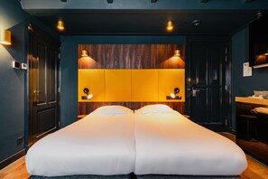 Hypo-allergenic bedding, in-room safe, iron/ironing board, free WiFi