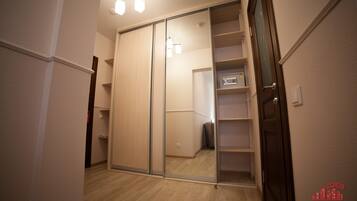 Kahden hengen superior-huone | Minibaari, tallelokero huoneessa, työpöytä, silitysrauta/-lauta