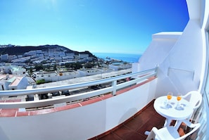 Outdoor dining - Apartamentos Puerto Bello (Mogan)