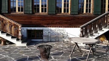 Chalet Deluxe, 5 chambres, cuisine (4 Bathrooms) | Terrasse/Patio