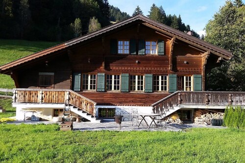 Luxurious Chalet with Hot Tub