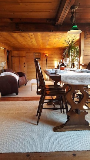 Chalet, 5 Bedrooms, Terrace, Mountain View | In-room dining