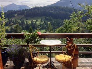 Chalet, 5 chambres, terrasse, vue montagne | Balcon