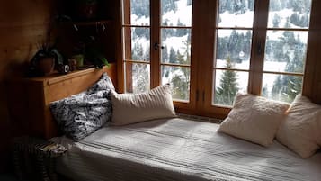 5 bedrooms, free cots/infant beds, free WiFi