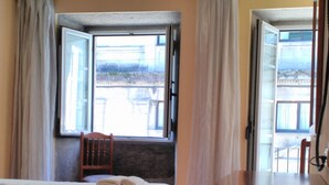Deluxe Double Room, 2 Single Beds, City View - Hostal Pico Sacro I (Santiago de Compostela)