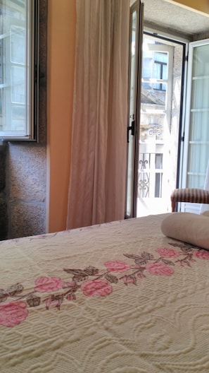 Deluxe Double Room, 2 Single Beds, City View
