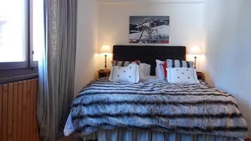 Apartment, 4 Bedrooms, Balcony (3 Bathrooms) | 4 bilik tidur, katil bayi/kot (percuma), Wi-fi percuma