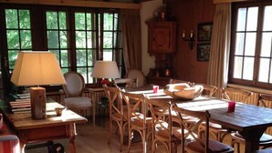 Apartment, 4 Schlafzimmer, Balkon (3 Bathrooms) | Essbereich im Zimmer