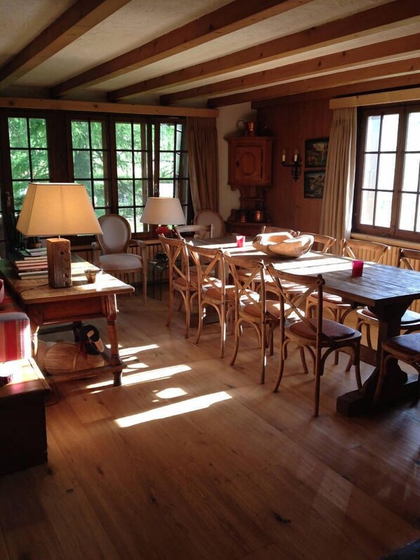 Appartement, 4 chambres, balcon (3 Bathrooms) | Restauration dans la chambre