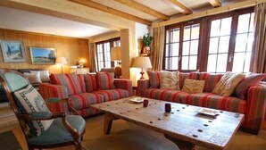 Apartment, 4 Schlafzimmer, Balkon (3 Bathrooms) | Wohnzimmer | Flachbildfernseher, Kamin