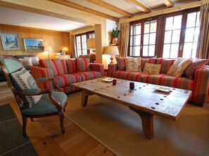 Apartment, 4 Bedrooms, Balcony (3 Bathrooms) | Living room | Flat-screen TV, fireplace - Luxurious Flat on the Wispile (Saanen)