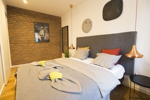 Lägenhet Design - 1 dubbelsäng med bäddsoffa | Skrivbord, strykjärn/strykbräda och gratis wi-fi