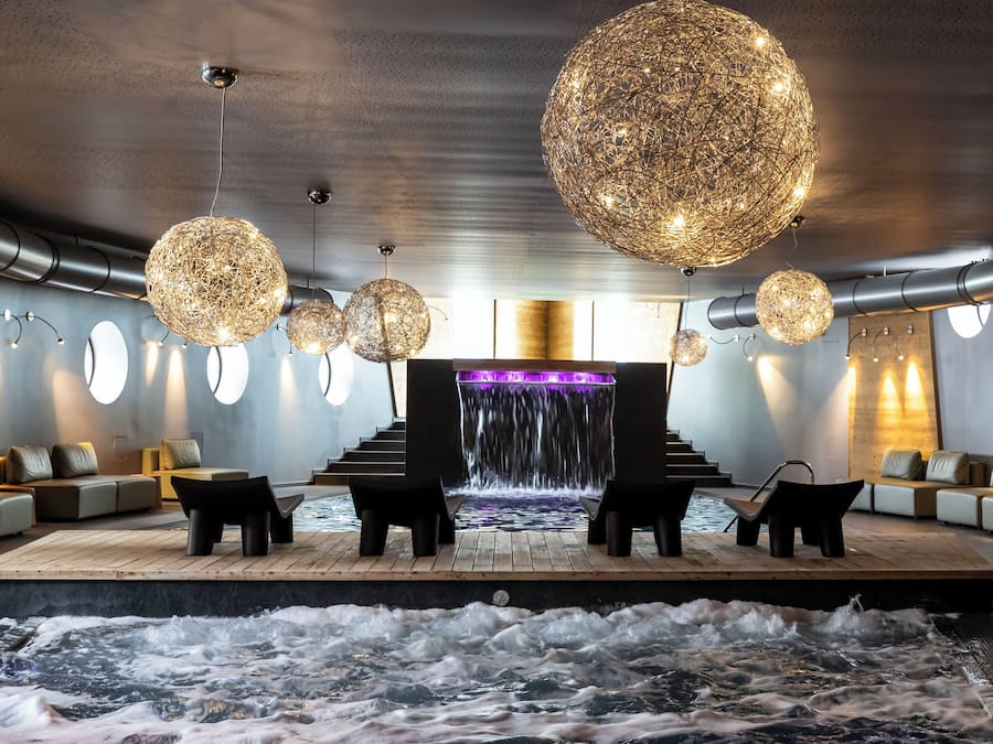 Sauna, hot tub, steam room