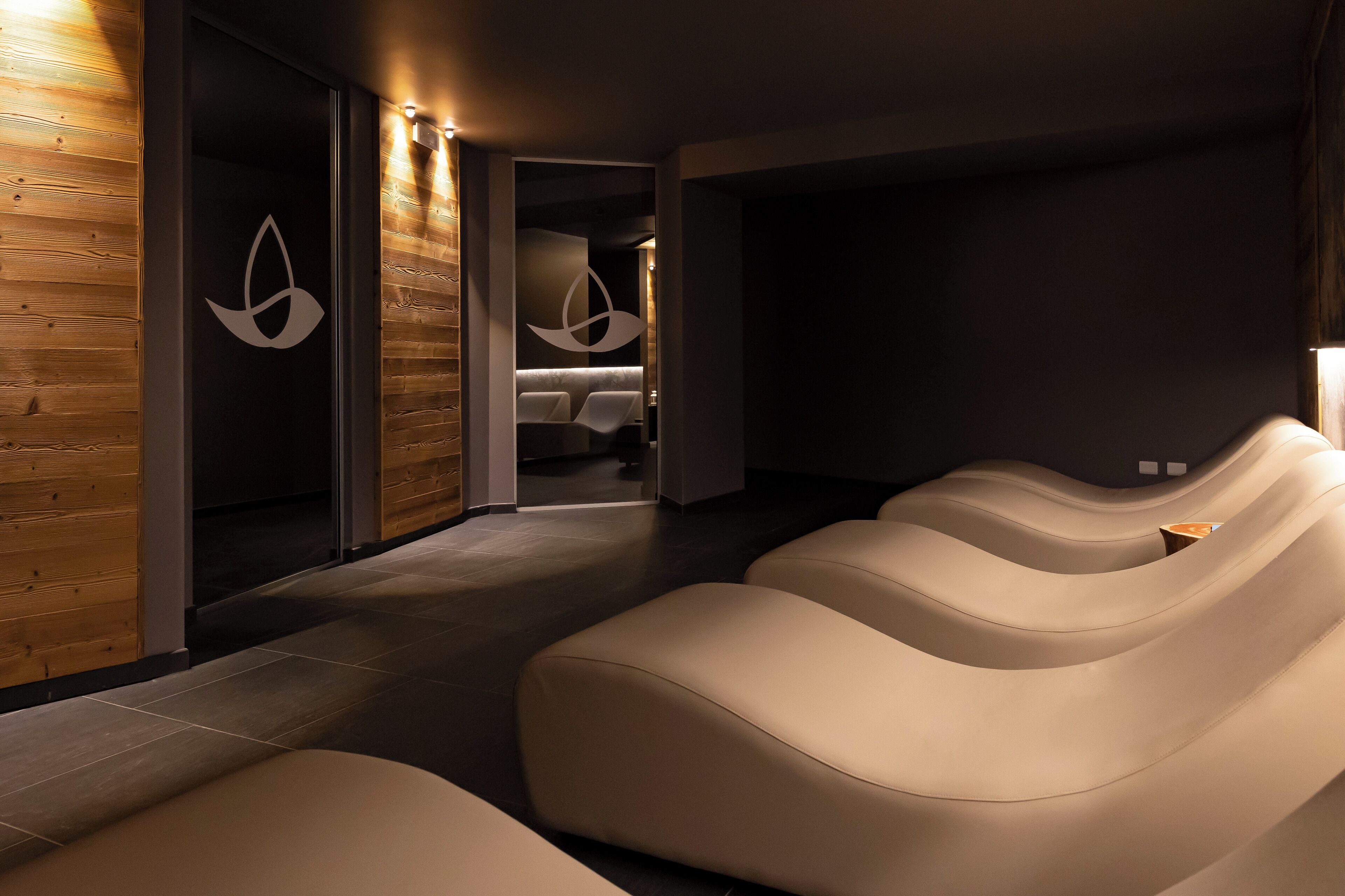 sauna, hot tub, steam room, body treatments, facials, massages