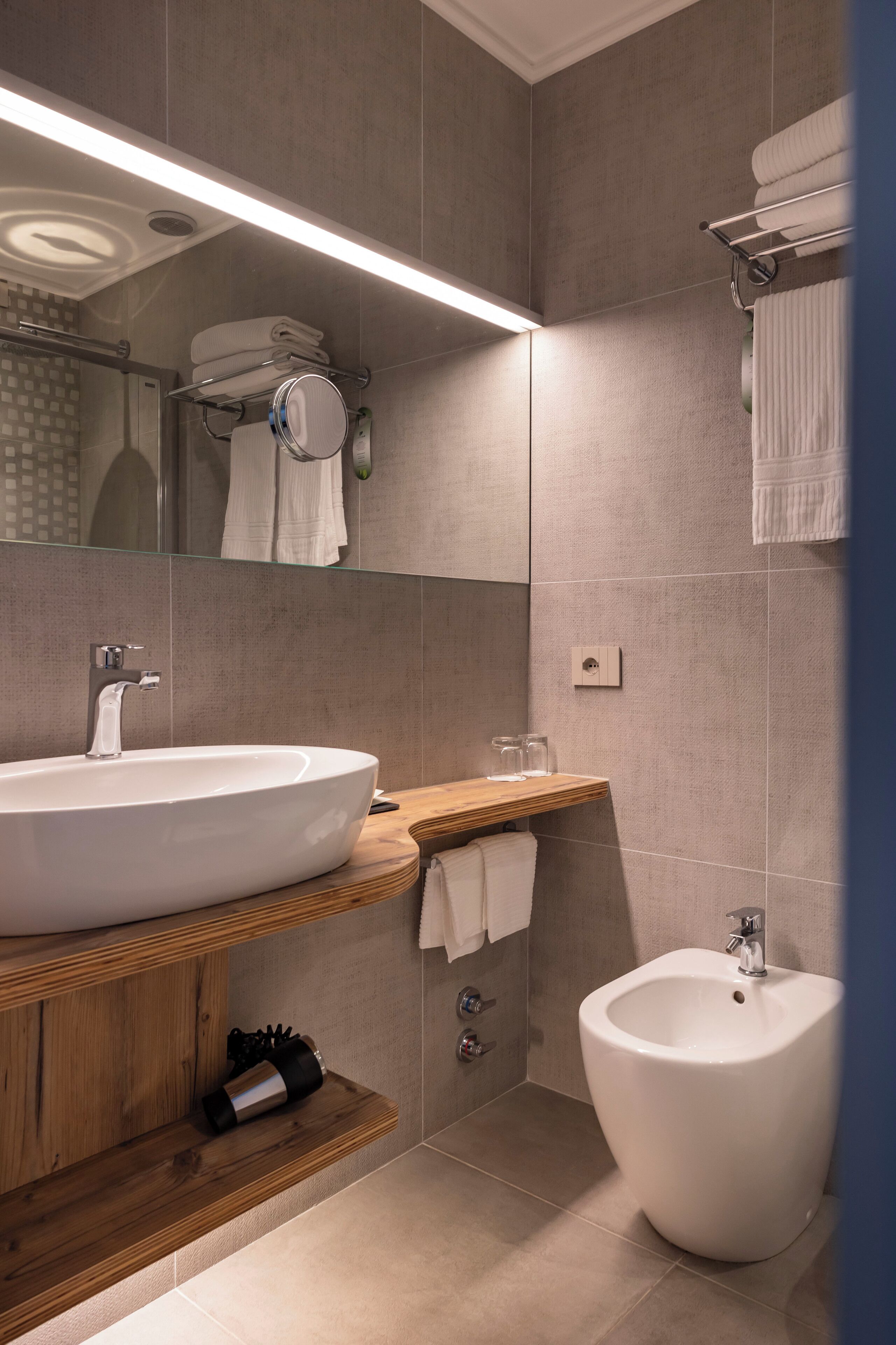 superior double or twin room | bathroom | shower, free toiletries, hair dryer, towels